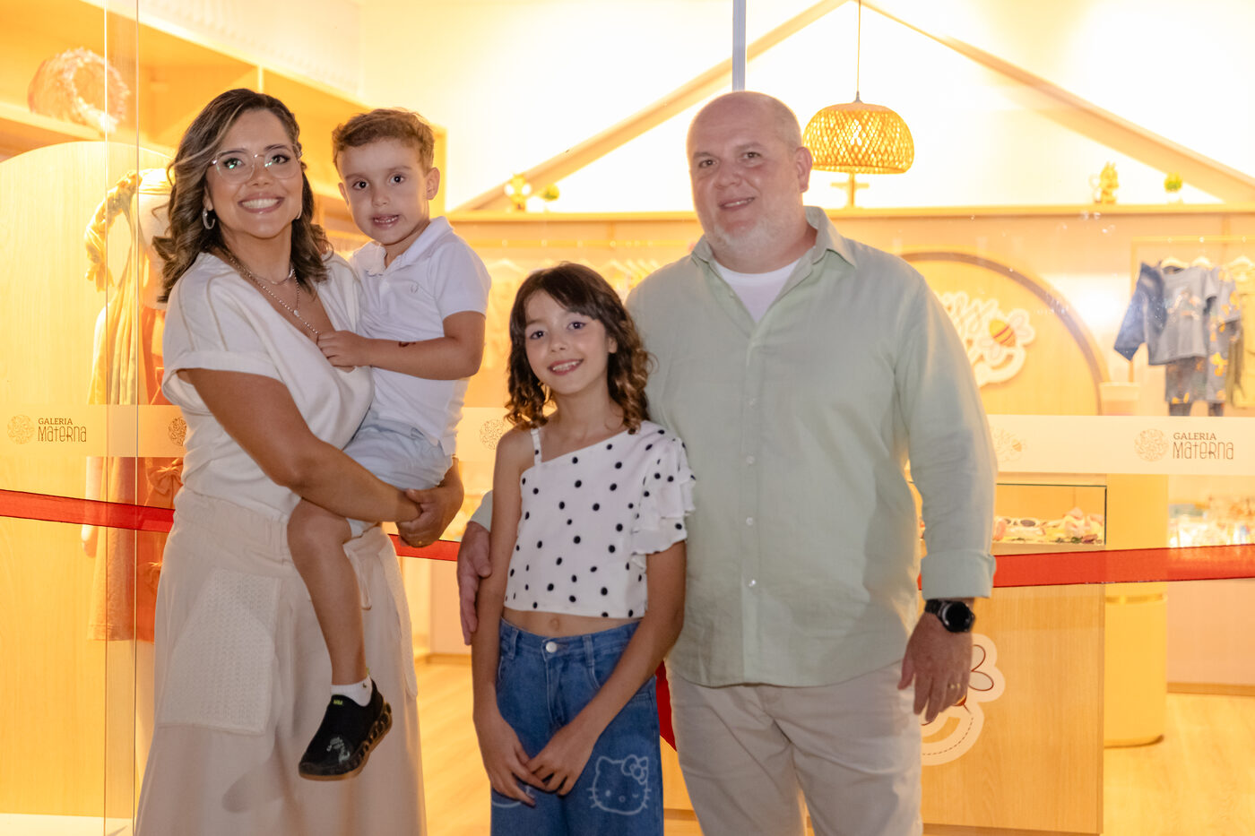 Família com gestante na Galeria Materna